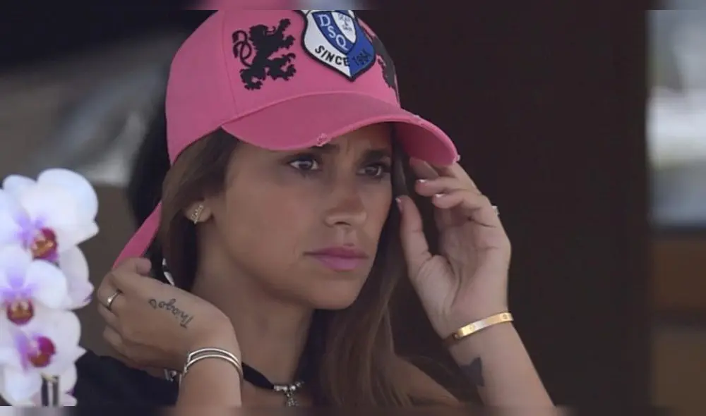 Intruso se oculta detrás de Antonella Rocuzzo ante la mirada de Lionel Messi Intruso se oculta detrás de Antonella Rocuzzo ante la mirada de Lionel Messi