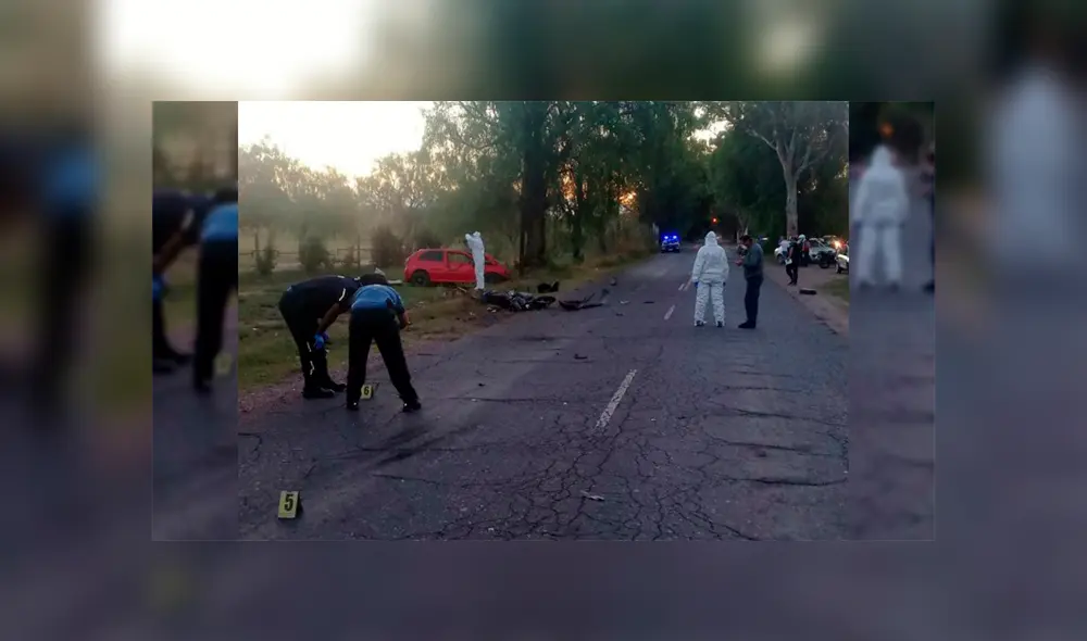 El joven atropelló a dos personas que se trasladaban en una moto en Argentina. El joven atropelló a dos personas que se trasladaban en una moto en Argentina.