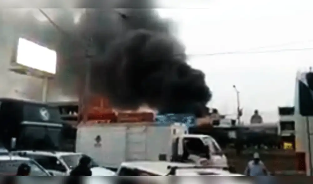 La Victoria: bus interprovincial se incendió cerca a la avenida 28 de julio [VIDEO]