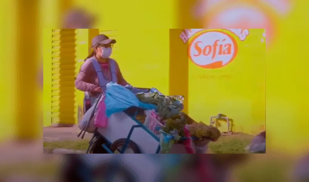 Delia Cano ofrece productos como eucalipto, miel, kión y manzanilla. Foto: captura Efe. Delia Cano ofrece productos como eucalipto, miel, kión y manzanilla. Foto: captura Efe.