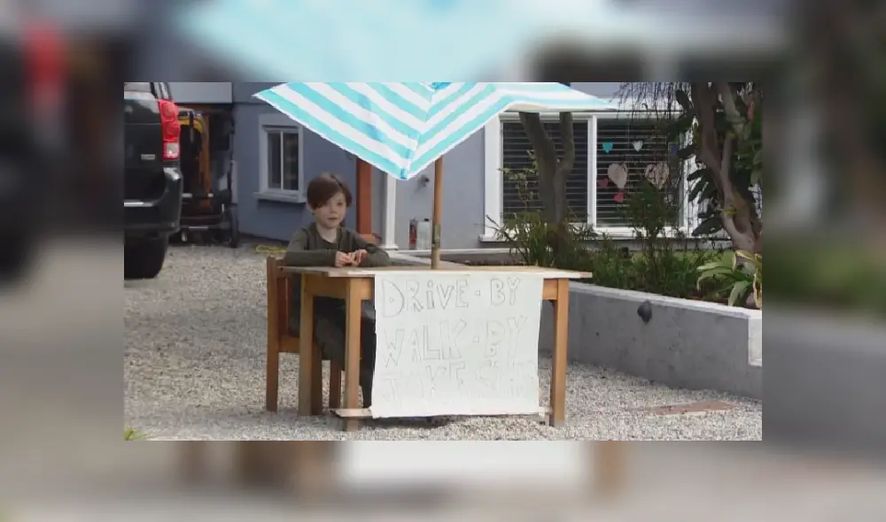 El pequeño y su noble labor se han vuelto viral en Facebook. Desliza hacia la izquierda para ver más imágenes. (Foto: Facebook) El pequeño y su noble labor se han vuelto viral en Facebook. Desliza hacia la izquierda para ver más imágenes. (Foto: Facebook)