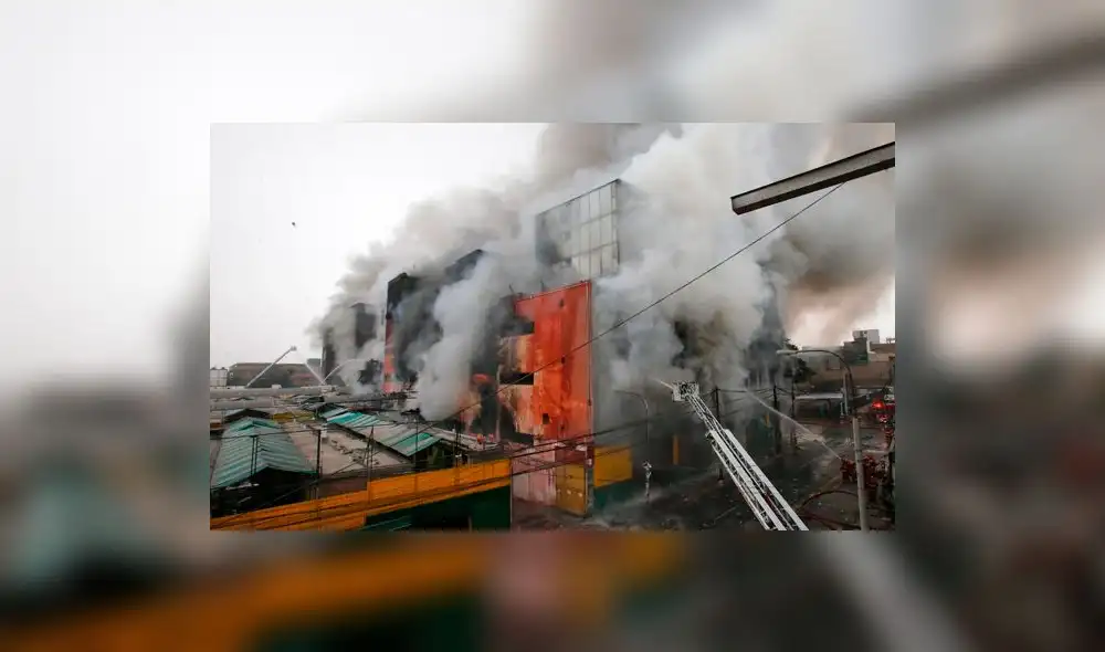 Incendio en Las Malvinas: Alertan por gases cancerígenos producidos durante el siniestro