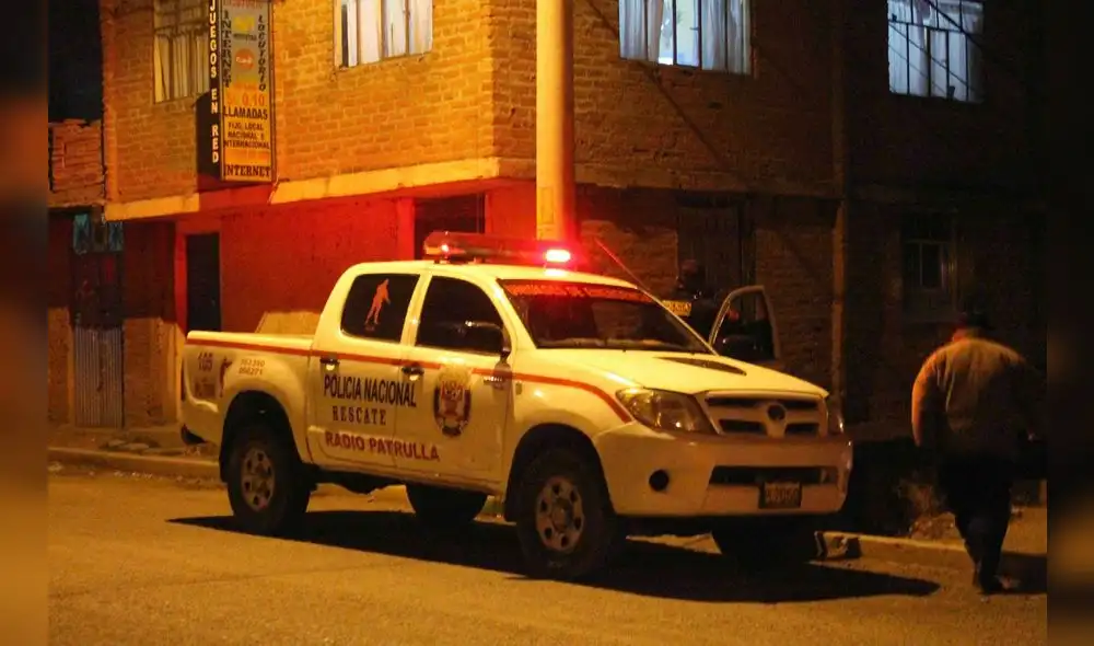 Agentes de la Policía llegaron hasta la zona luego del asalto. Foto: Referencial La República