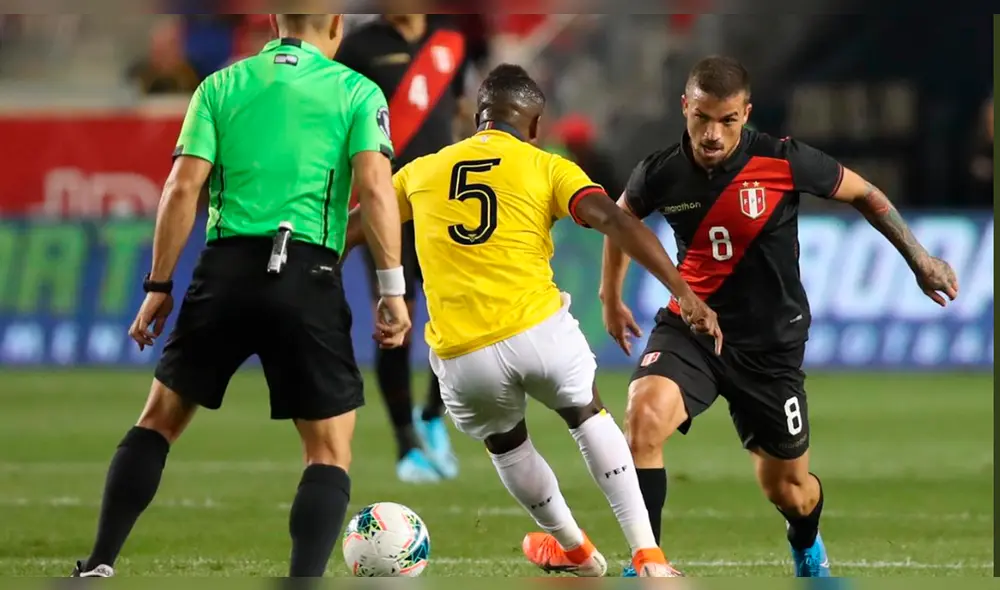 Selección peruana: debate entre Teddy Cardama y Mauricio Loret de Mola por la posición de juego de Gabriel Costa. Selección peruana: debate entre Teddy Cardama y Mauricio Loret de Mola por la posición de juego de Gabriel Costa.