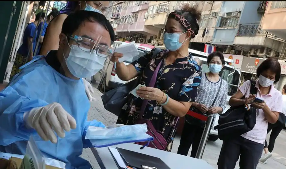 Se espera que el Gobierno anuncie en las próximas horas más pruebas obligatorias para los grupos de alto riesgo. Foto: Europa Press