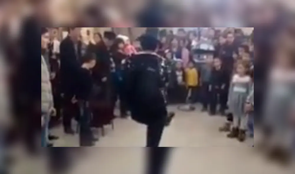 Facebook viral: joven termina noqueado al intentar superar a imitador de Michael Jackson [VIDEO]