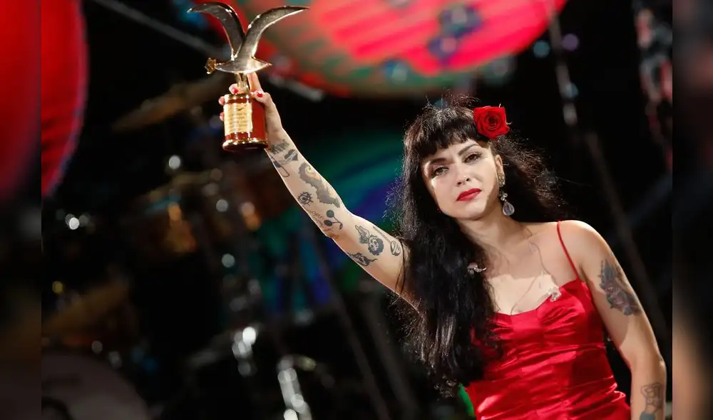 Mon Laferte deja los escenarios