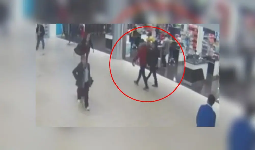 Dos agentes de la Dirandro fueron a esperar al actor cuando pretendía ingresar a su sala de embarque. (Foto: Captura de video / Panorama)