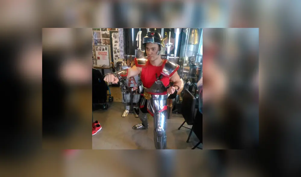 Facebook: El hilarante cosplay 'fail' de Saint Seiya realizado por joven asiático [FOTOS]