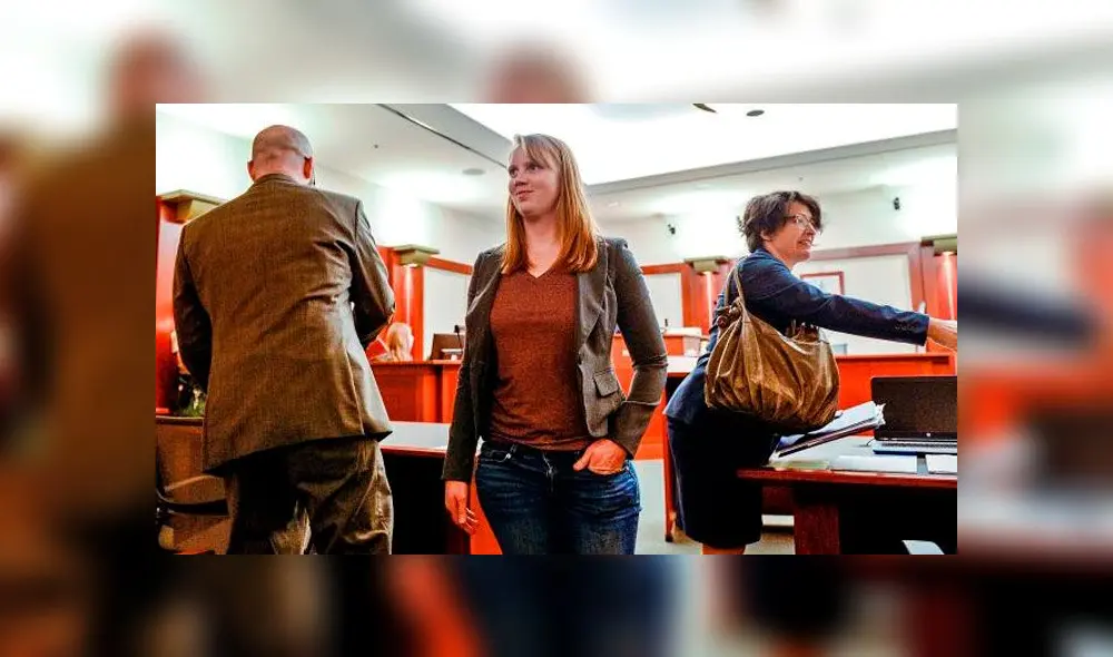 Mujer posa en topless frente a sus hijastros y podría estar tras las rejas por lujuria [FOTOS]