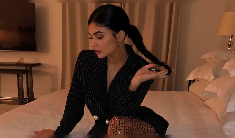 Kylie Jenner deja ver de más al posar en prendas íntimas [VIDEO]