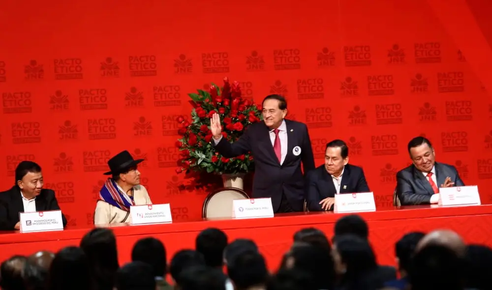 Aureo Zegarra asistió en representación de Todos Por el Perú. Foto: Jorge Cerdán.