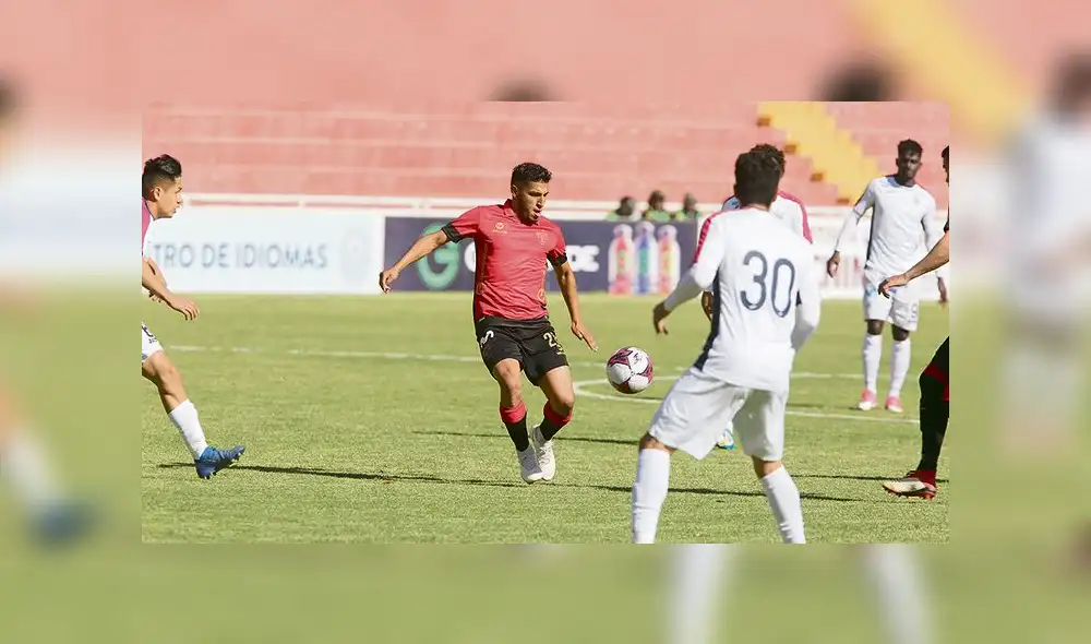 Alexis Arias recibe por lo menos 10 faltas en cada partido con Melgar