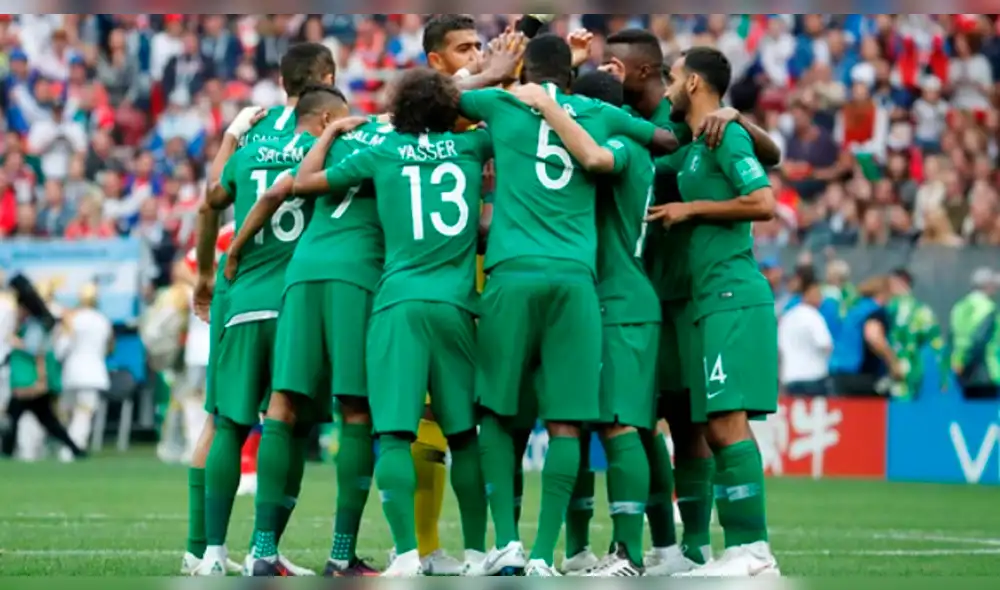 En pleno vuelo, un motor del avión de la selección de Arabia Saudita se incendió [VIDEO]