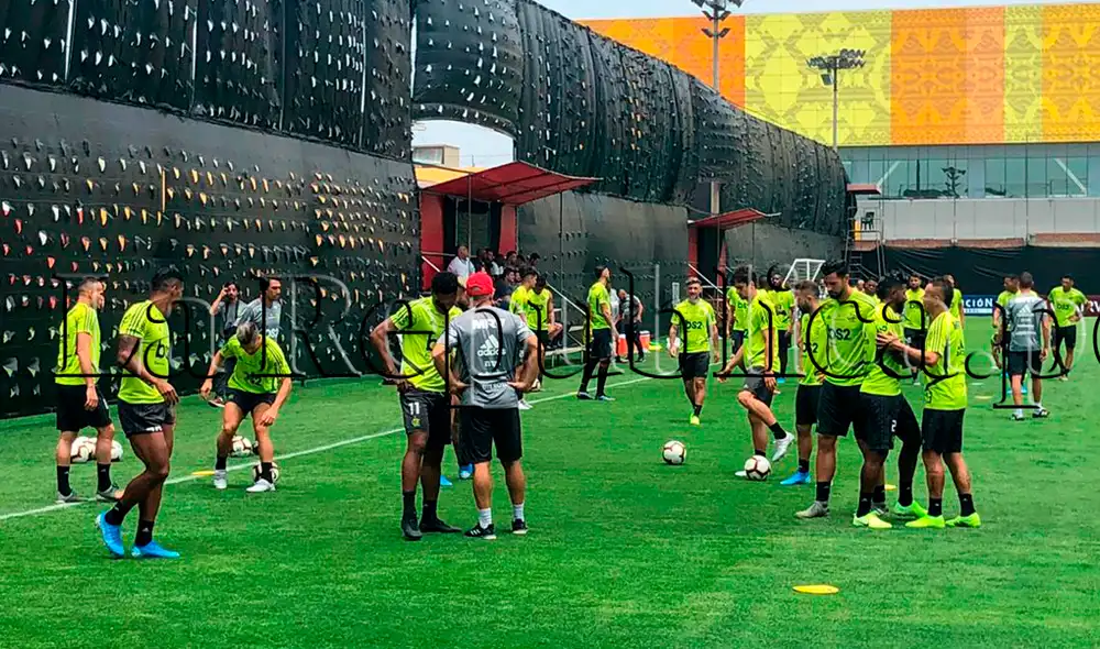 Flamengo entrena en la Videna con cerco en los alrededores para evitar espionaje.