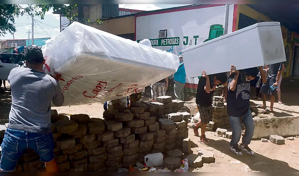 Nicaragua: 28 muertes, saqueos, periodista baleado... y por fin derogan reforma Nicaragua: 28 muertes, saqueos, periodista baleado... y por fin derogan reforma