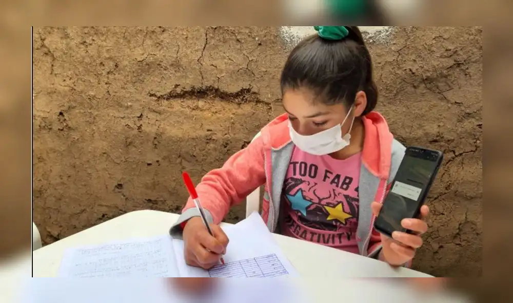 Estudiantes presentaron cuentos y dibujos. Foto: Andina