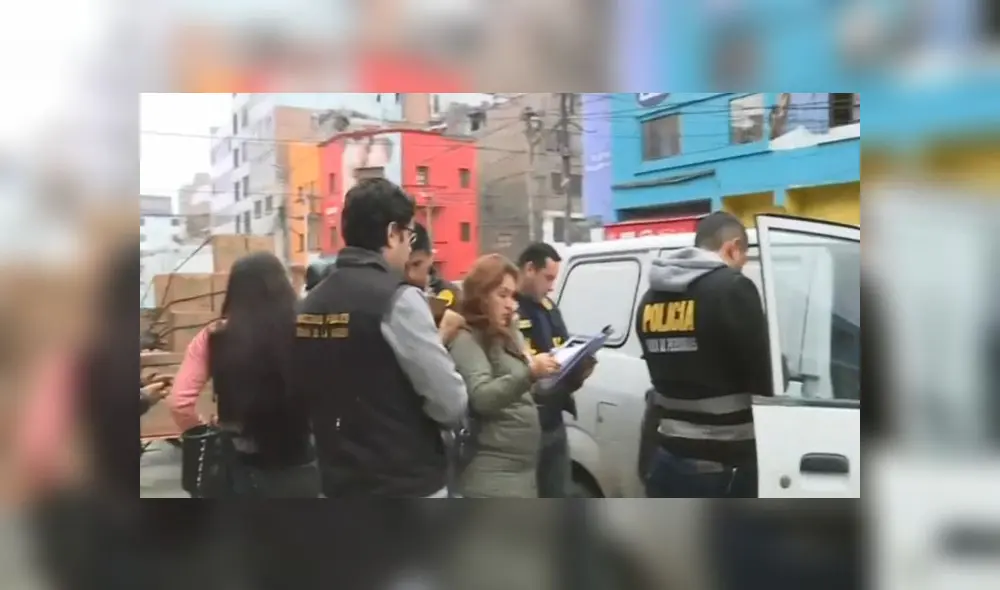 Uno de los supuestos clientes de la organización fue intervenido en su negocio ubicado en La Victoria. (Foto: Captura de video / América TV)