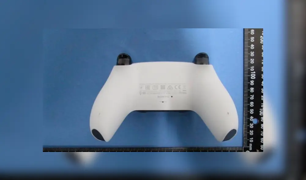 Desliza para ver cómo luciría el mando Dualsense de la PS5 en color negro. Foto: Twitter / AlexKyaw Desliza para ver cómo luciría el mando Dualsense de la PS5 en color negro. Foto: Twitter / AlexKyaw