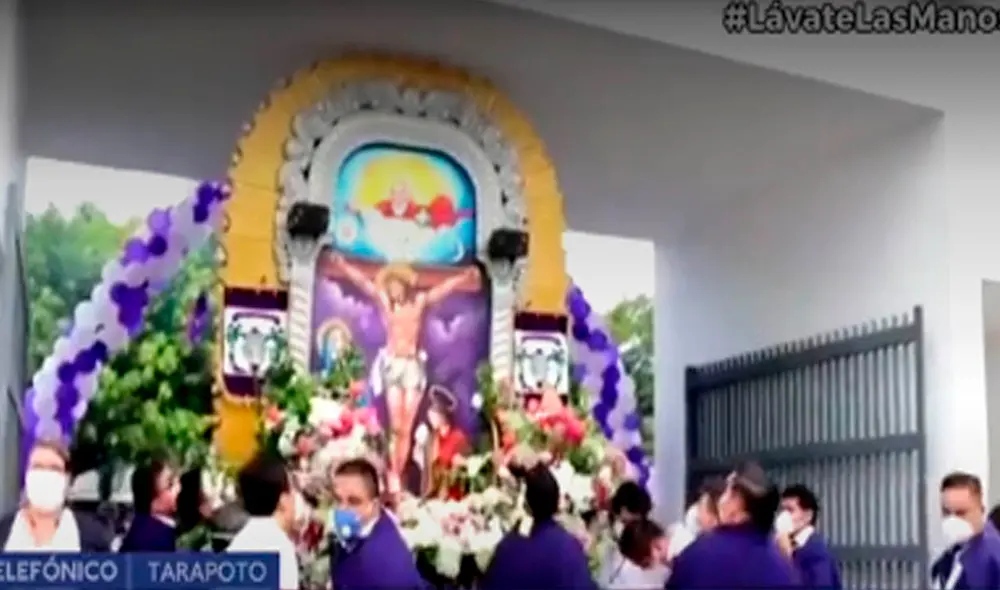 Procesión del Señor de los Milagros fue organizada por la Iglesia Católica en Tarapoto. Foto: captura de América Procesión del Señor de los Milagros fue organizada por la Iglesia Católica en Tarapoto. Foto: captura de América