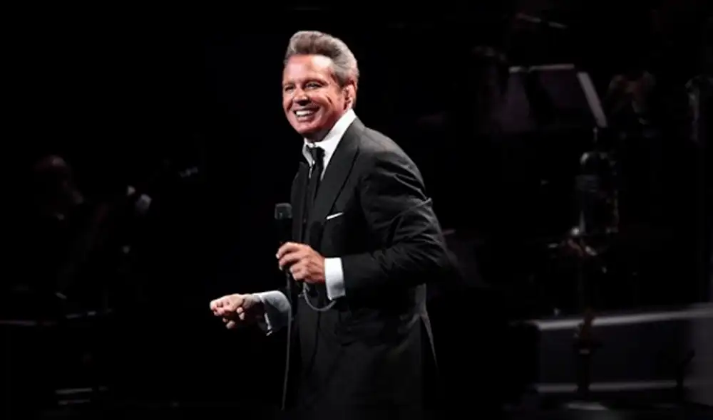 ¿Luis Miguel cantó ebrio en concierto? [VIDEOS]