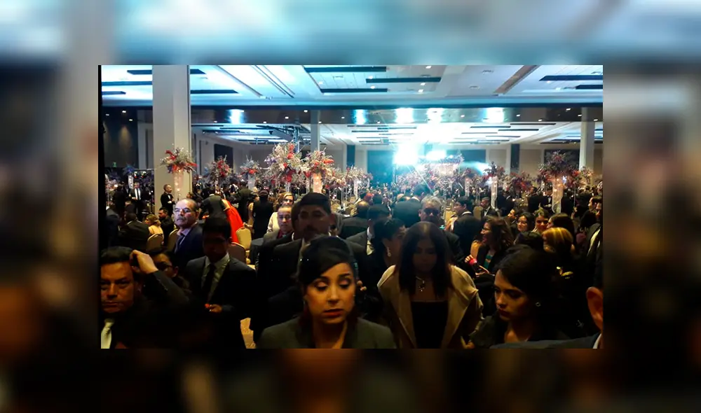 Cinco heridos en una fiesta de graduación tras desplomarse el techo [VIDEO]