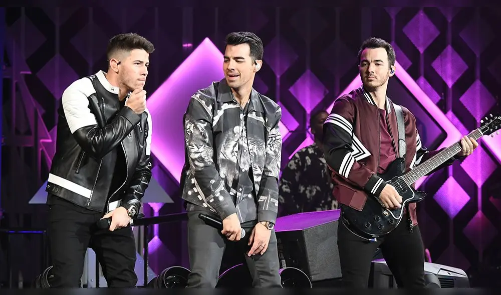 Jonas Brothers recrean escena de "Camp Rock"