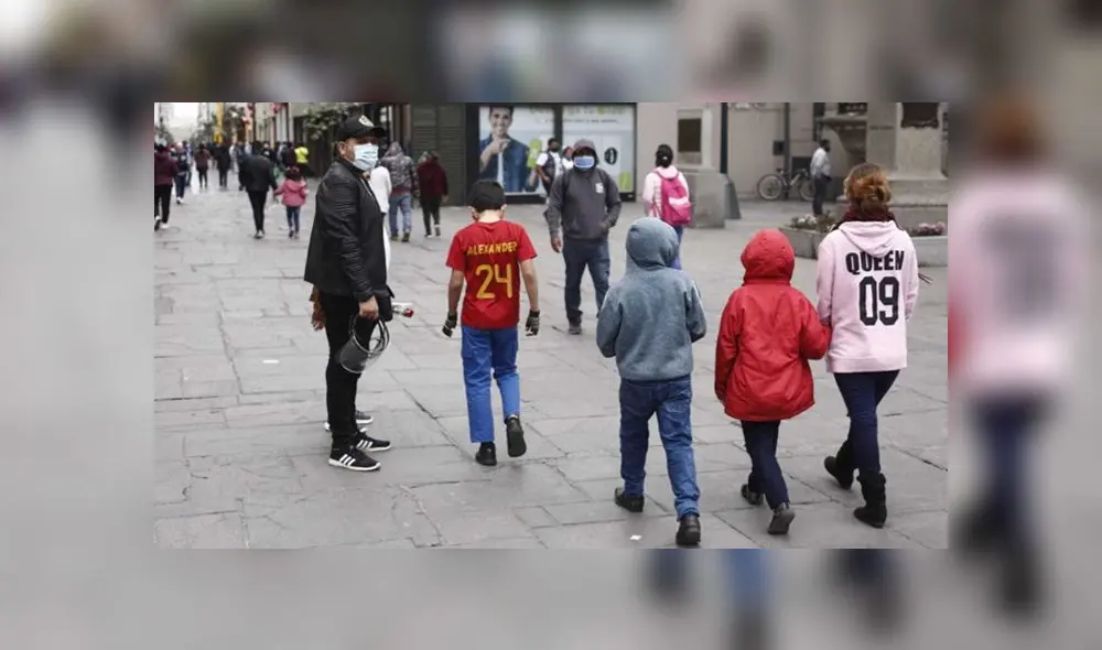 Menores pasearon entre la muchedumbre del Centro de Lima. (Foto: Marco Cotrina / La República)