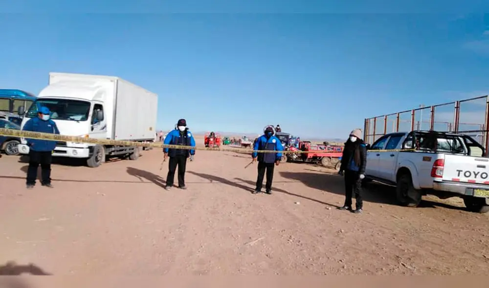 Personal de vigilancia contra los ingresos al distrito.  Fotos: Municipalidad de Coata.