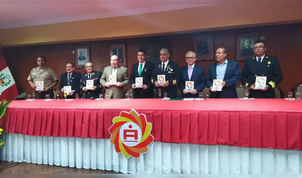 Entidad privada apoya a la institución bomberil.