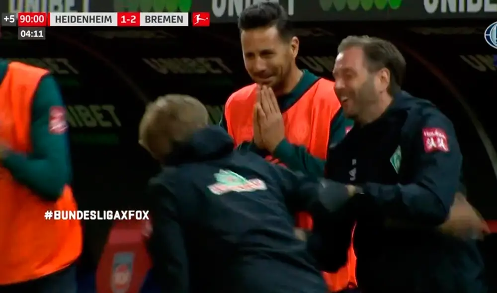 Claudio Pizarro vivió con alegría sus últimos minutos en la Bundesliga. | Foto: Fox Sports Claudio Pizarro vivió con alegría sus últimos minutos en la Bundesliga. | Foto: Fox Sports