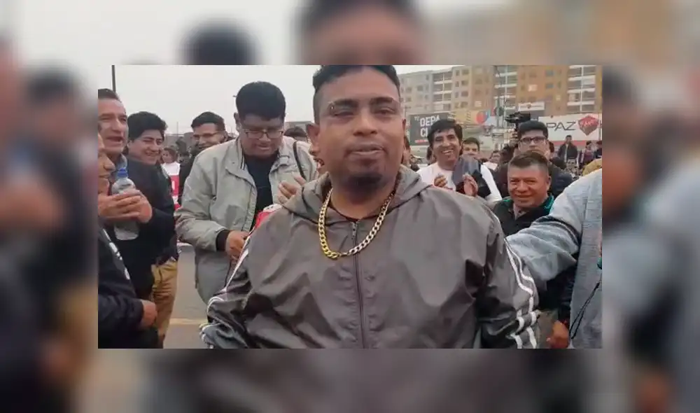 Peruano improvisa rap contra cobro de peajes en Puente Piedra. Peruano improvisa rap contra cobro de peajes en Puente Piedra.