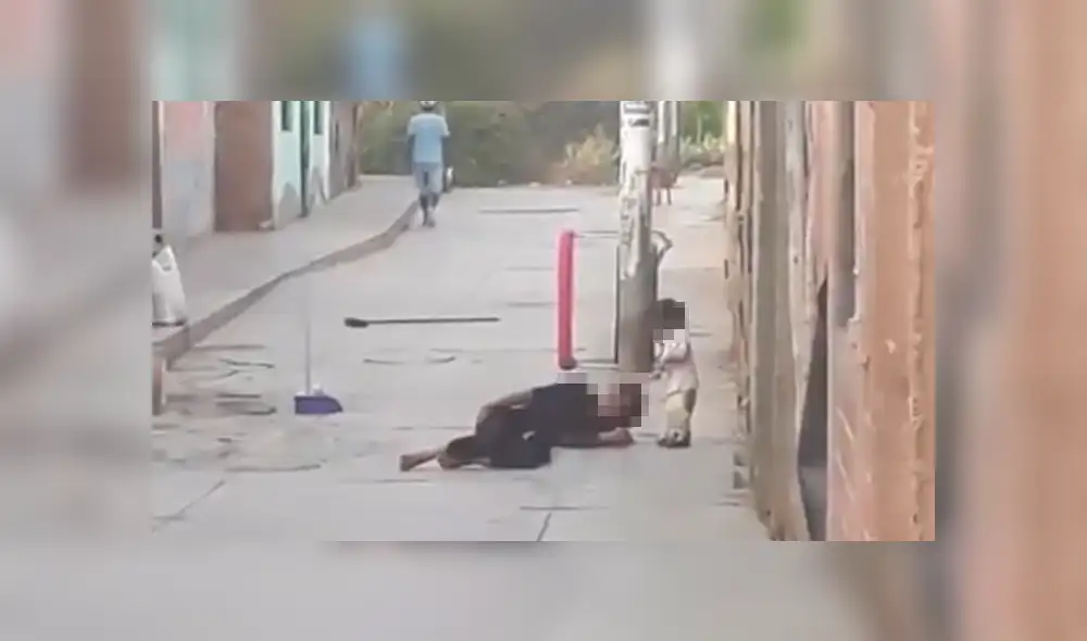 Ica: golpean a mujer y la dejan tirada en el piso junto a su hija [VIDEO]
