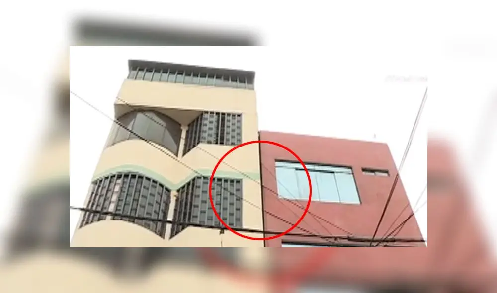 El hombre estuvo atrapado por varios minutos hasta que fue liberado ileso por bomberos. (Foto: Captura de video / 24 Horas) El hombre estuvo atrapado por varios minutos hasta que fue liberado ileso por bomberos. (Foto: Captura de video / 24 Horas)