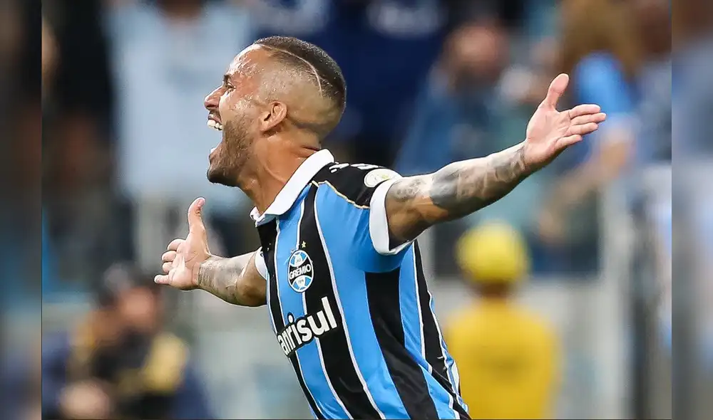 Gremio venció 2-0 al Inter y complicó las chances del equipo 'Colorado' de alcanzar un cupo para la Copa Libertadores. Foto: Twitter Brasileirao.
