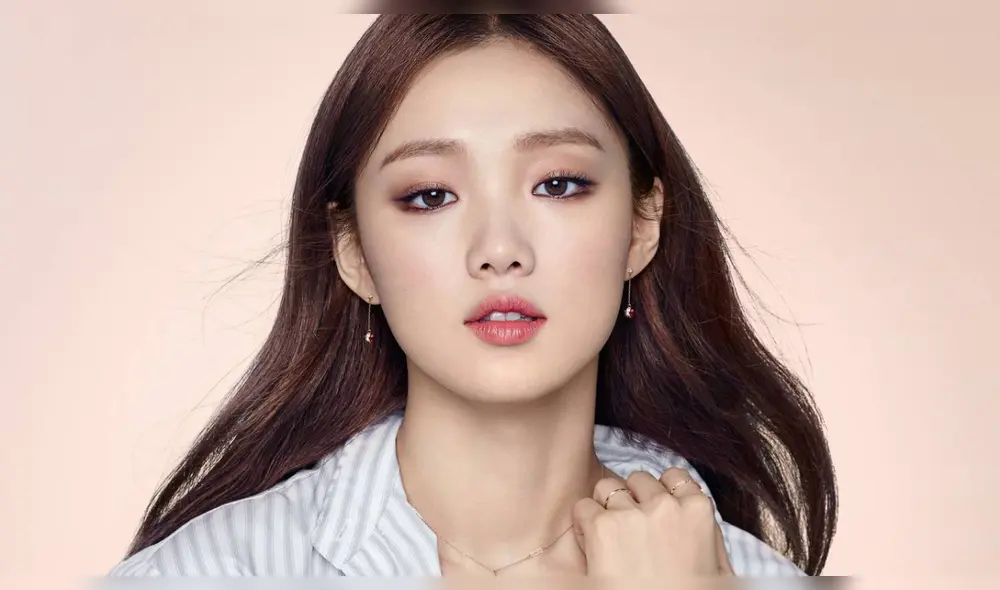 Lee Sung Kyung, actriz, modelo y cantante coreana de 29 años. Lee Sung Kyung, actriz, modelo y cantante coreana de 29 años.