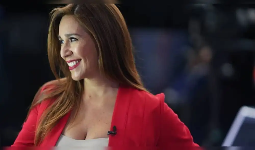 Verónica Linares termina en el suelo tras ser empujada por Rebeca Escribens