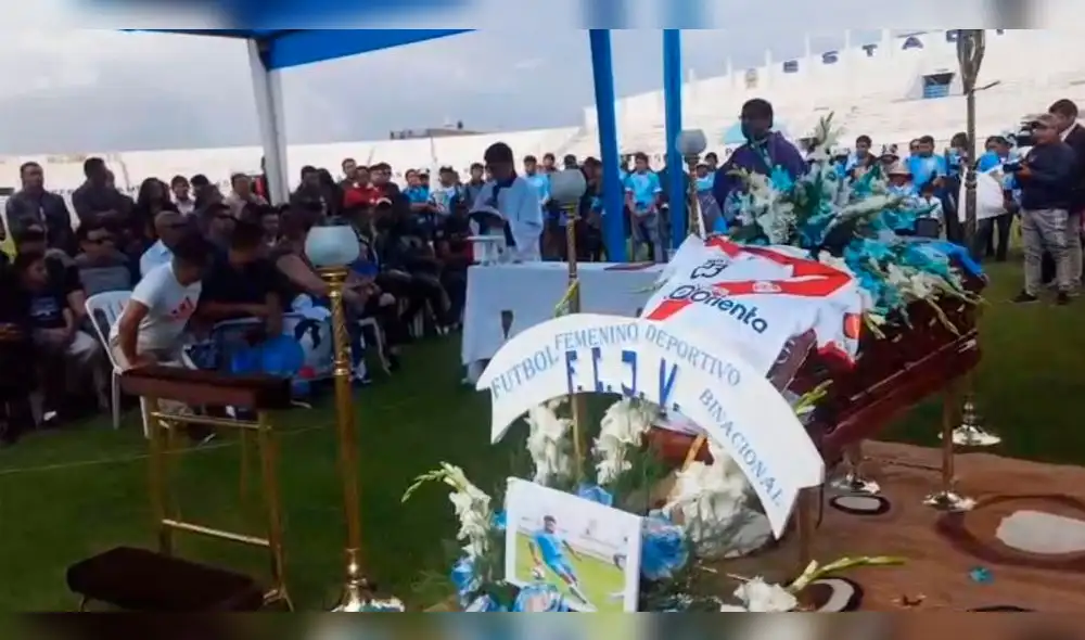 Despedida. Hinchas prepararon una banderola y cánticos para dar el adiós a Juan Pablo Vergara. Despedida. Hinchas prepararon una banderola y cánticos para dar el adiós a Juan Pablo Vergara.