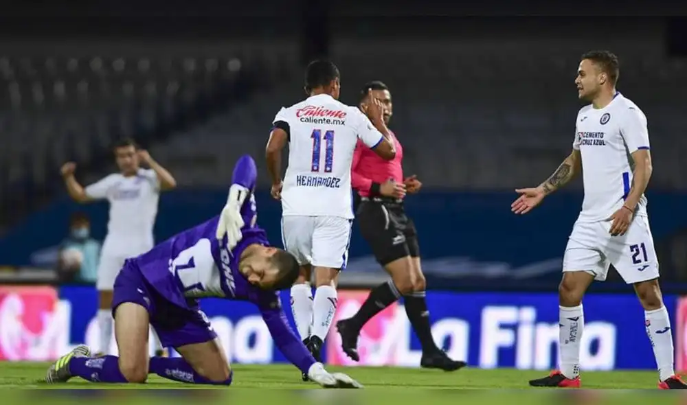 Cruz Azul vs Pumas chocan este jueves de las 10:00 p. m. en el Estadio Azteca. Foto: AFP