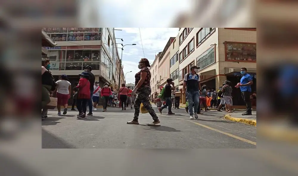 Ambulantes abarrotan Mesa Redonda. Créditos: URPI-GLR