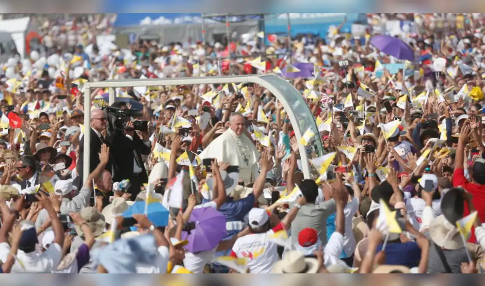 Papa Francisco se despidió del Perú tras multitudinaria misa en Lima [FOTOS y VIDEOS]