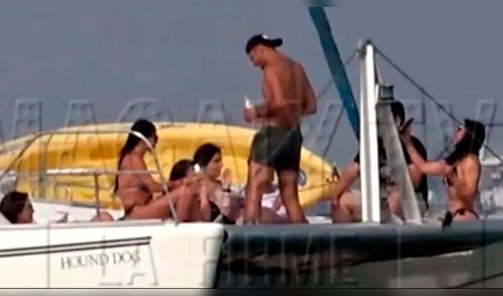 Carlos Zambrano es "ampayado" en yate  foto: captura