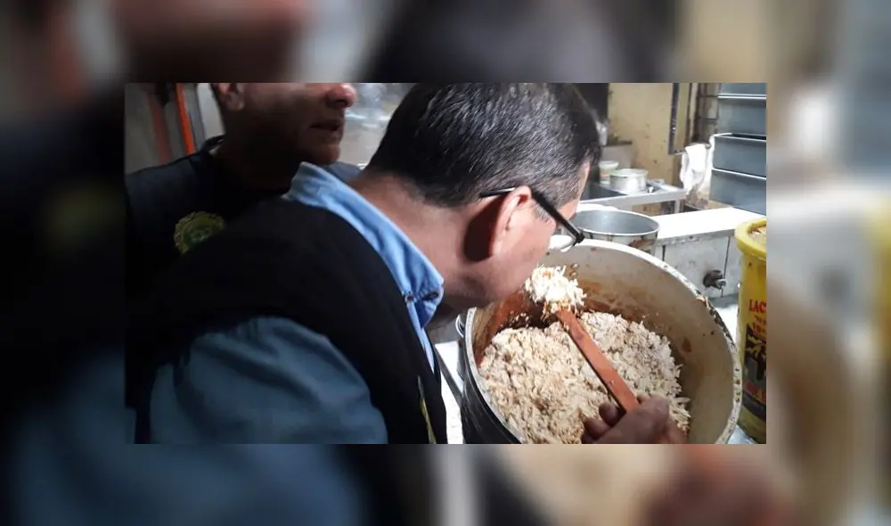 Policía y gerencias de Salud y Fiscalización de SMP clausuraron panificadora tras constatar las condiciones en las que trabajaban. (Foto: PNP)