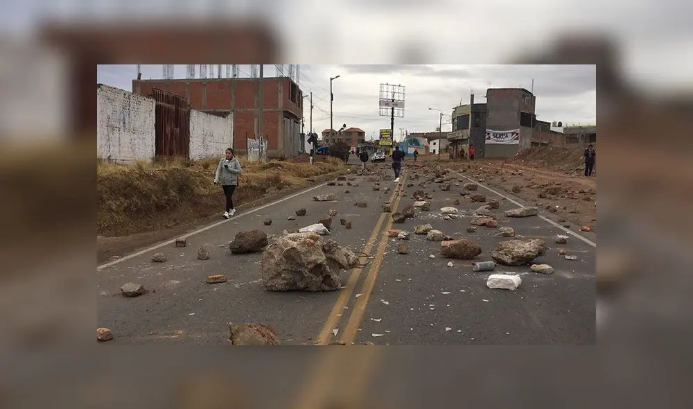 Vías amanecieron bloqueadas en el sector de Yanamayo