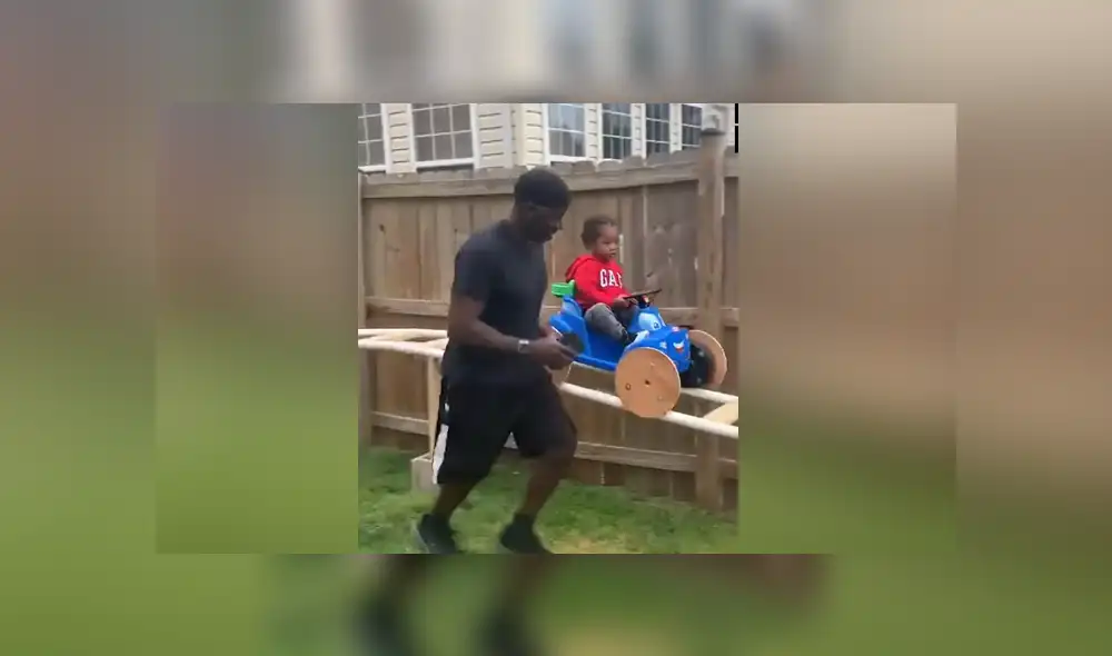 A través de YouTube se hizo viral el tierno gesto que tuvo un abuelo con su nieto.