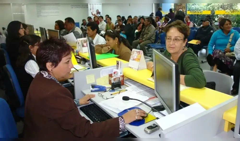 Más de 8 horas tarda un peruano en completar un trámite con el Estado 