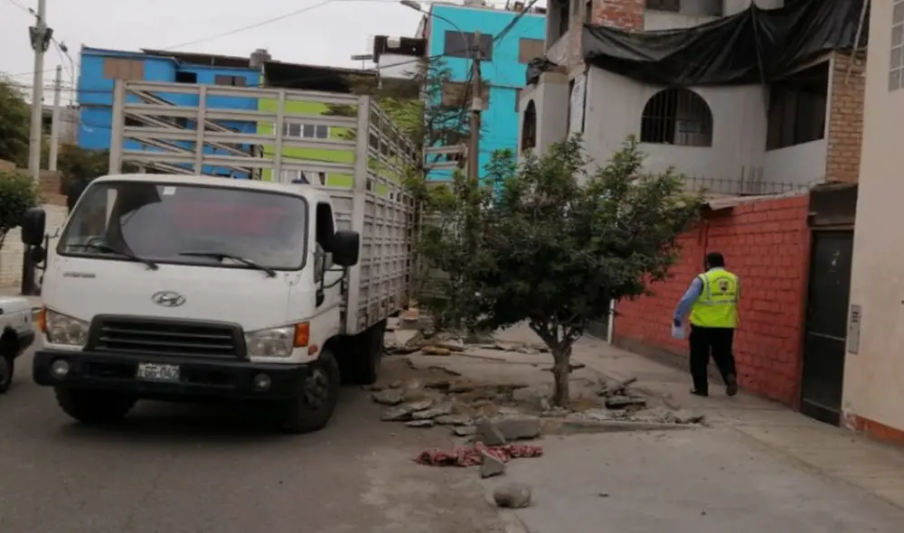 Las subgerencias de Obras y Mantenimiento del Ornato, y de Limpieza, Parques y Jardines ayudaron a remover el concreto que afectaba el área verde. (Foto: Municipalidad de Surco)