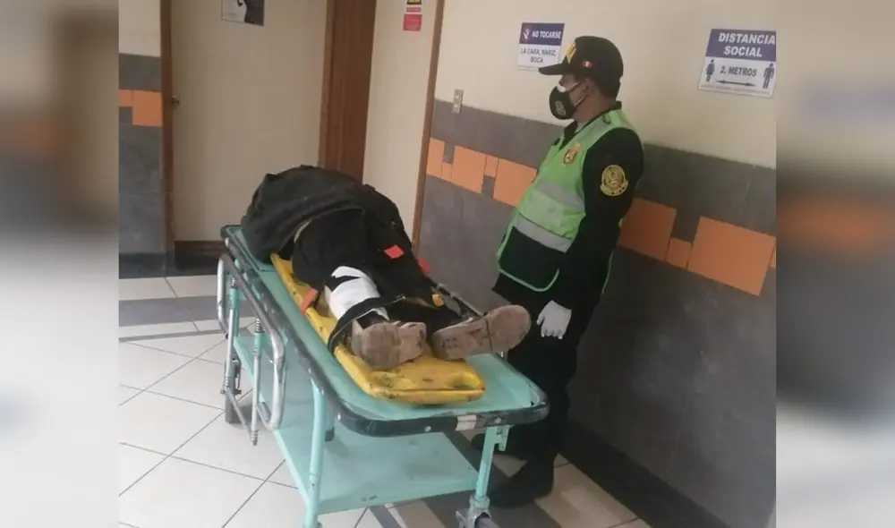 En su intento de escapar, sujeto tropezó y cayó a un lado de la vía. Foto: Cortesía En su intento de escapar, sujeto tropezó y cayó a un lado de la vía. Foto: Cortesía