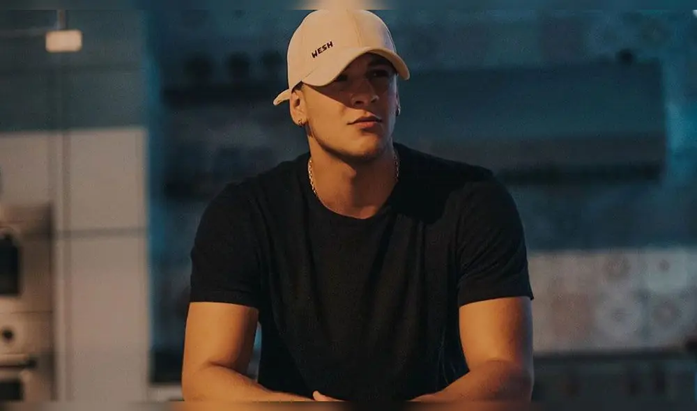 La popular 'Chabelita' y Emilio Jaime fueron vistos en local nocturno y hasta se habrían besado.