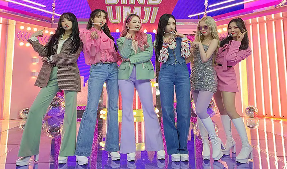 GFRIEND en el evento promocional de 回: Walpurgis Night. Foto: Source Music